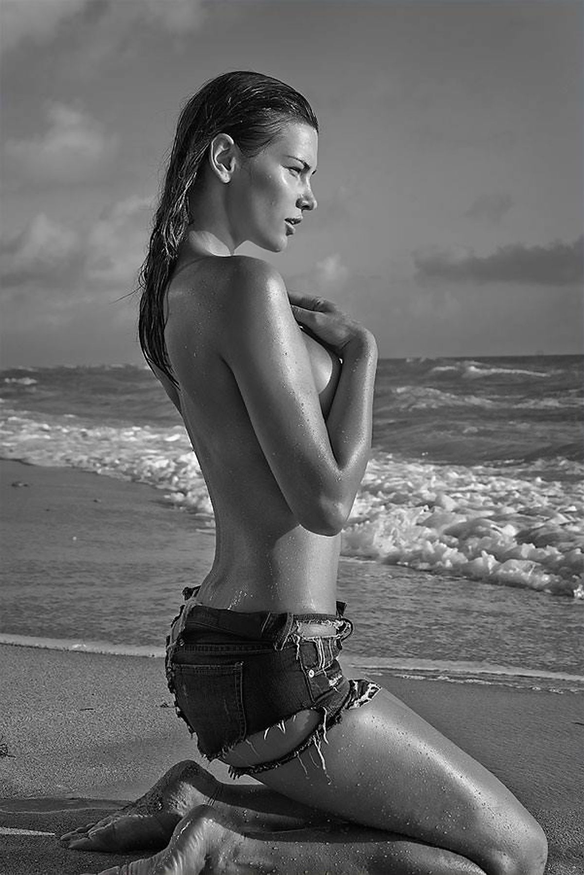 Topless photoset of Gabriela Iliescu #79609358