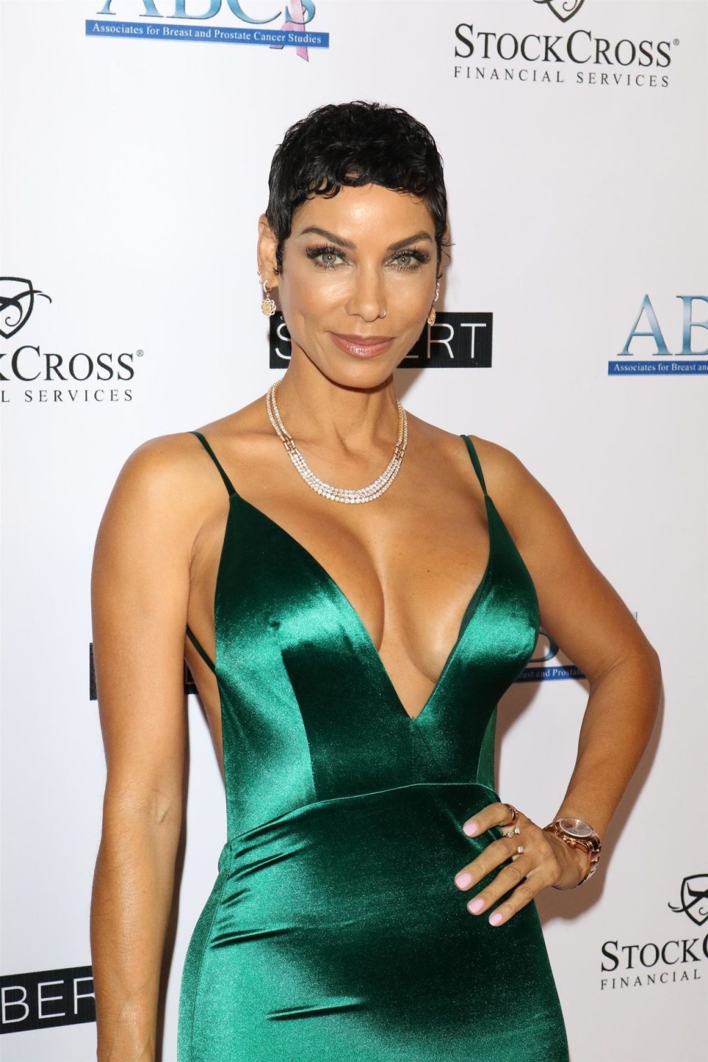 Nicole murphy escote
 #79578832