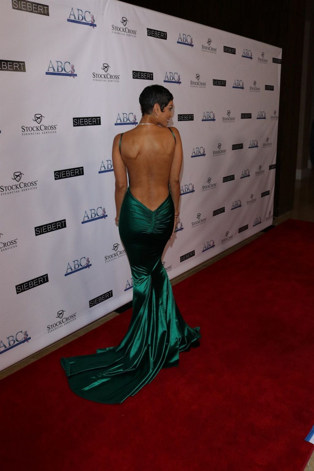 Nicole murphy scollatura
 #79578848