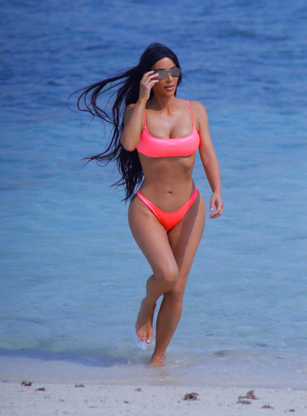 Kim kardashian und kourtney kardashian bikini
 #79626521