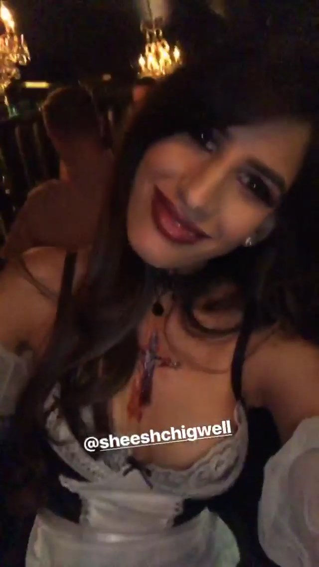 Jasmin walia scollatura
 #79542991